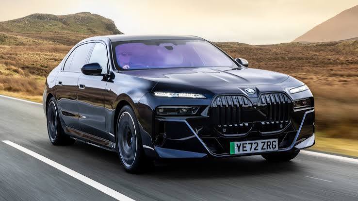 BMW 7 Series Chauffeur Hire Dubai