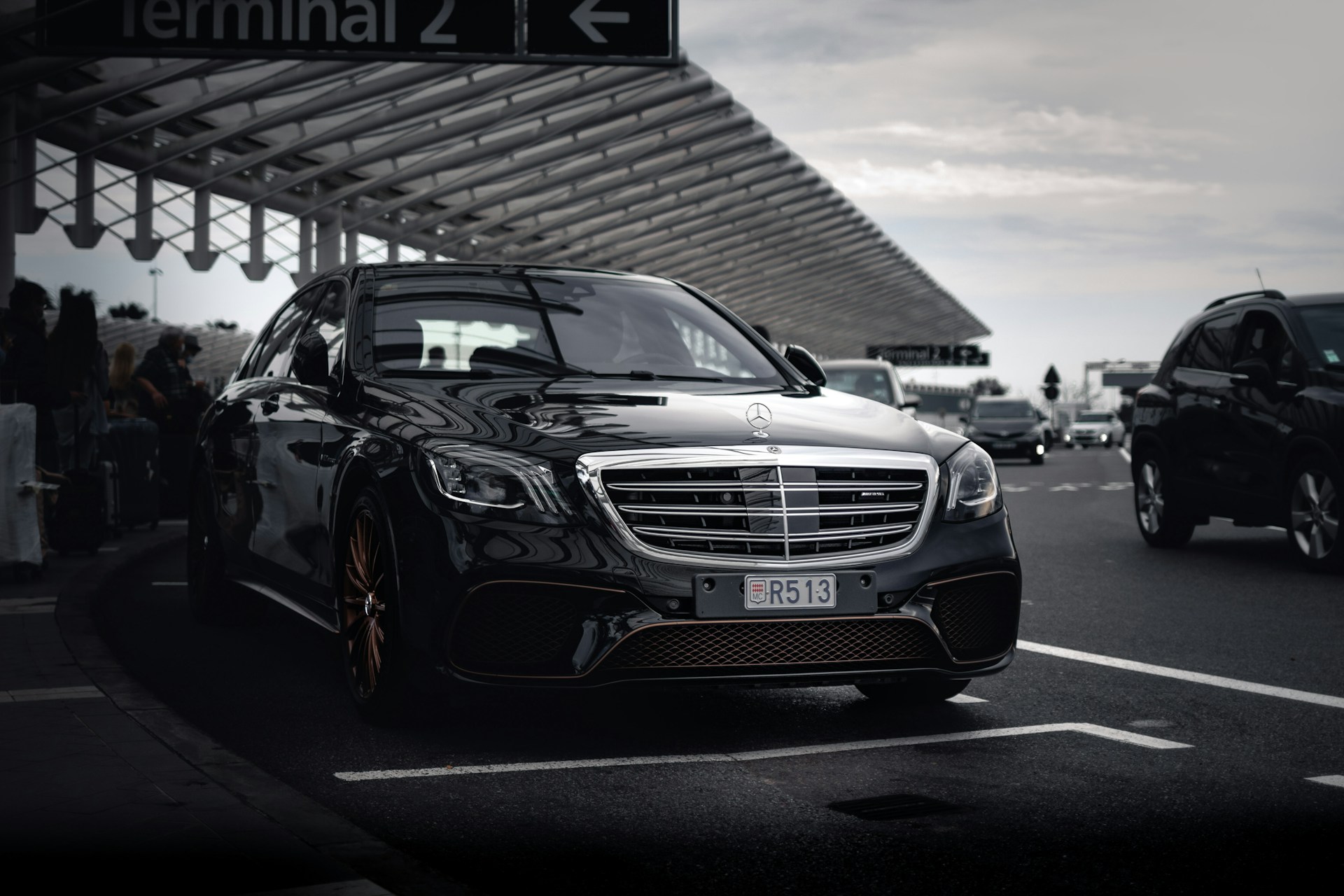 First Class Chauffeur Service Dubai — BMW 7 Series